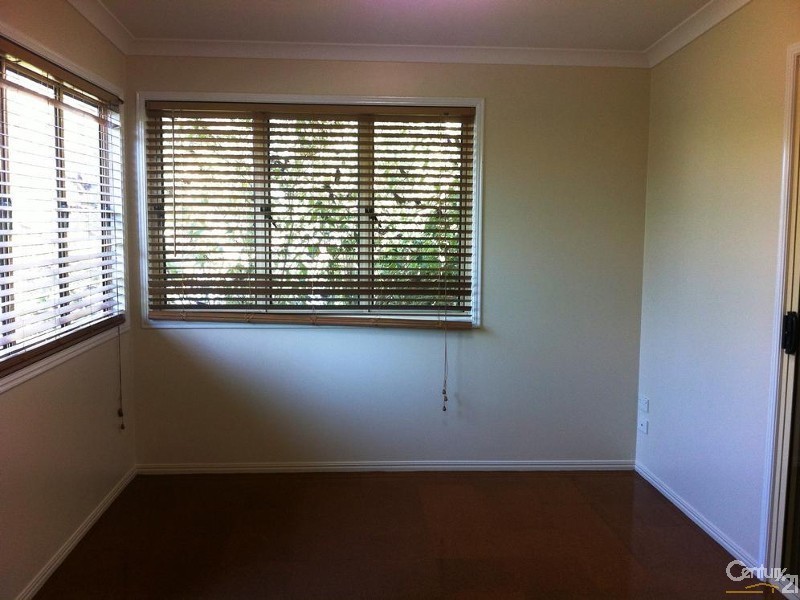 12 Stuart Street, Mount Lofty QLD 4350