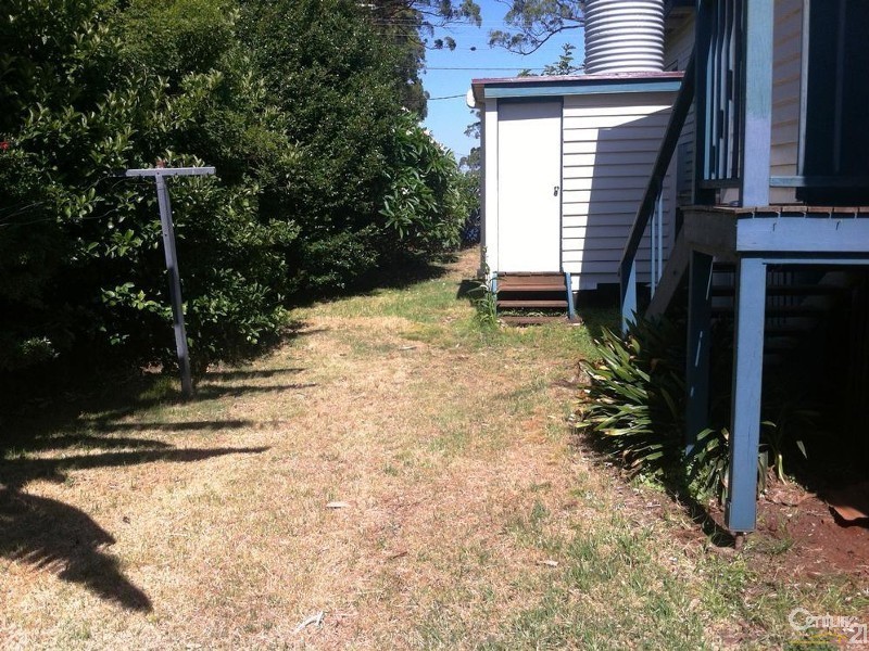 12 Stuart Street, Mount Lofty QLD 4350