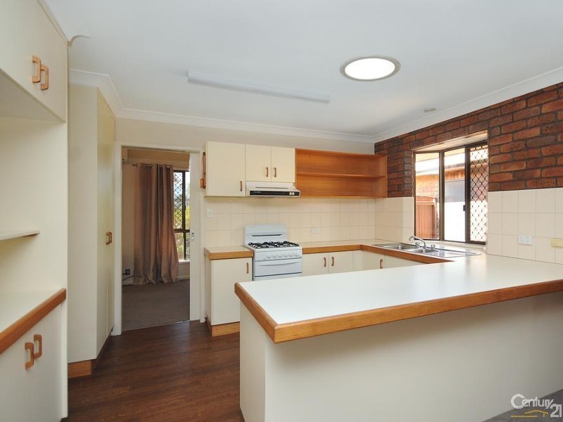 1 Lupin Court, Centenary Heights QLD 4350