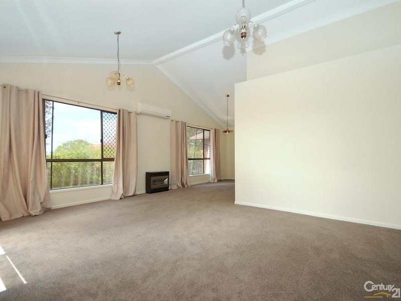 1 Lupin Court, Centenary Heights QLD 4350