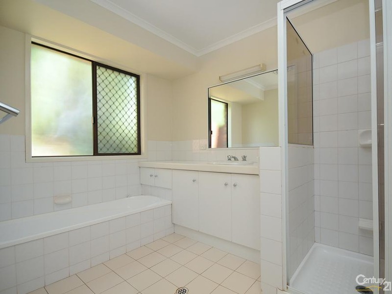 1 Lupin Court, Centenary Heights QLD 4350