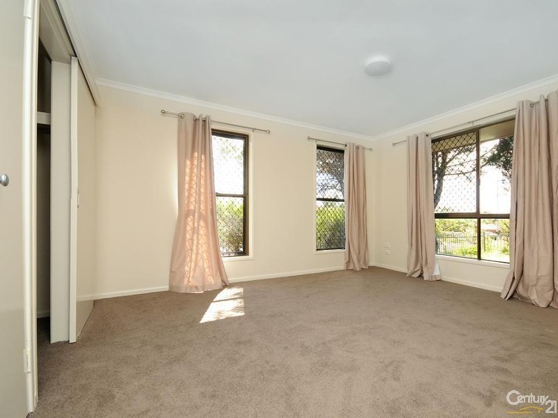 1 Lupin Court, Centenary Heights QLD 4350