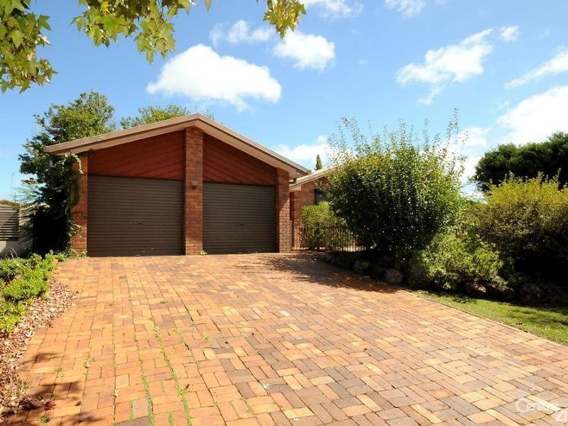 1 Lupin Court, Centenary Heights QLD 4350