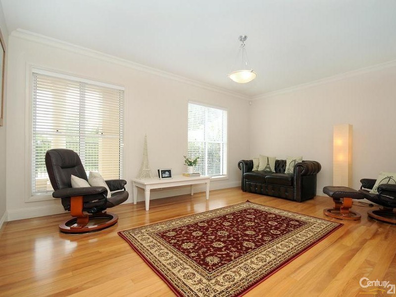 44 Harvey Street, Mount Lofty QLD 4350