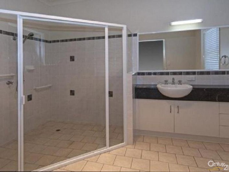 2 Donaghy Court, Middle Ridge QLD 4350