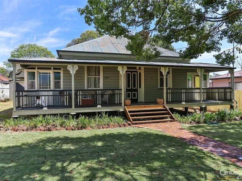 7 Anzac Avenue, Newtown QLD 4350