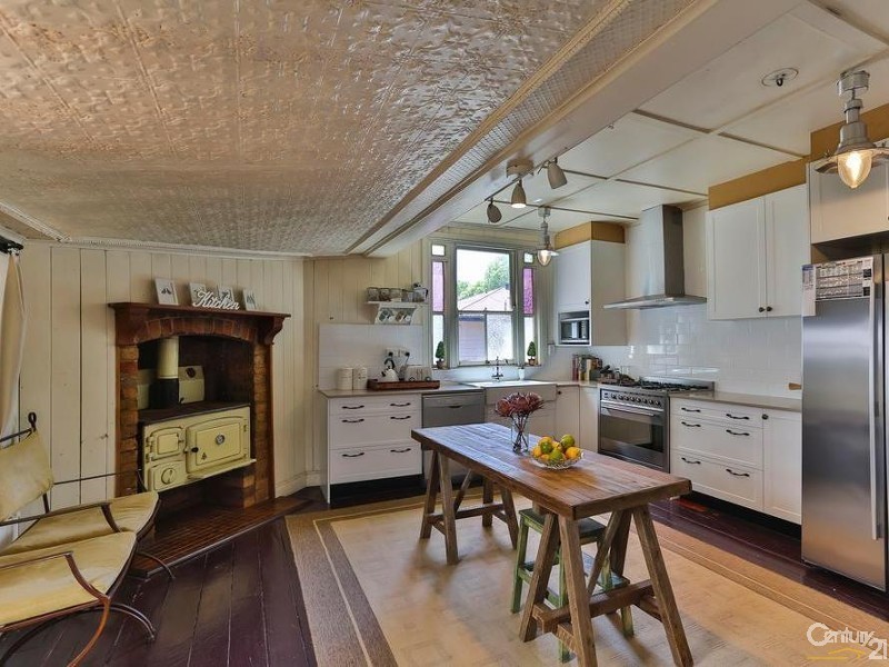 7 Anzac Avenue, Newtown QLD 4350