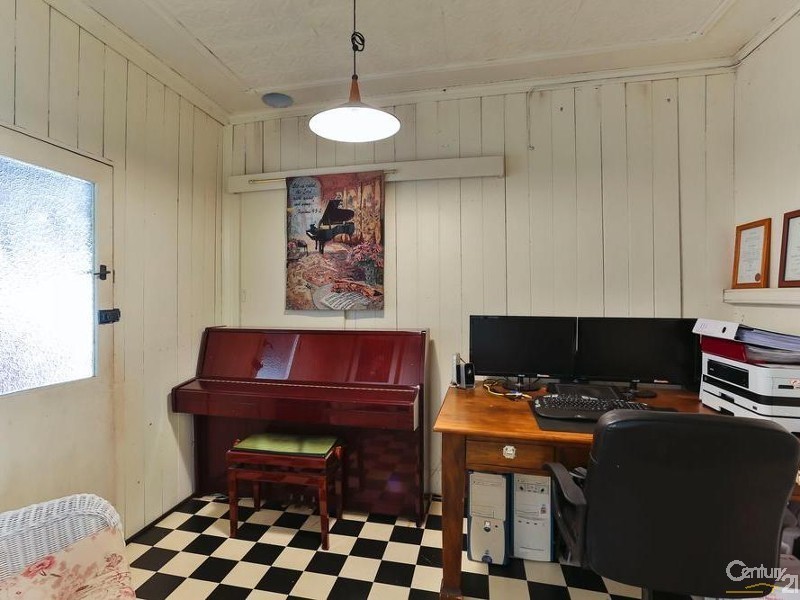 7 Anzac Avenue, Newtown QLD 4350