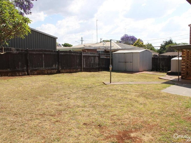 6 Carey Street, Kearneys Spring QLD 4350