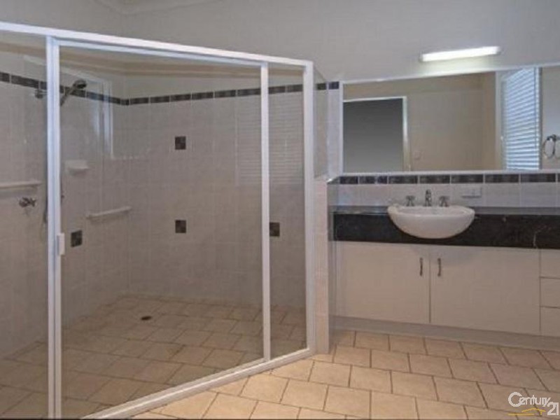 2 Donaghy Court, Middle Ridge QLD 4350