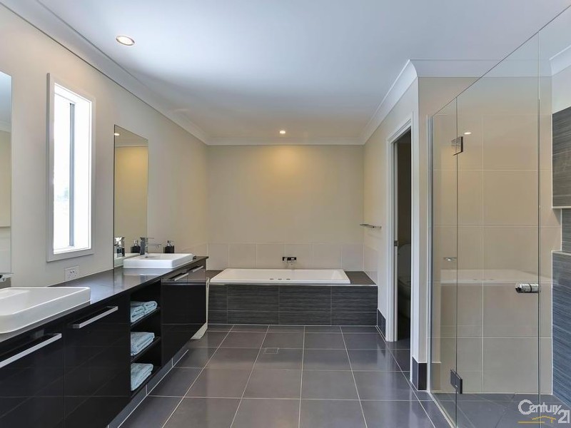 37 Piccadilly Court, Mount Lofty QLD 4350