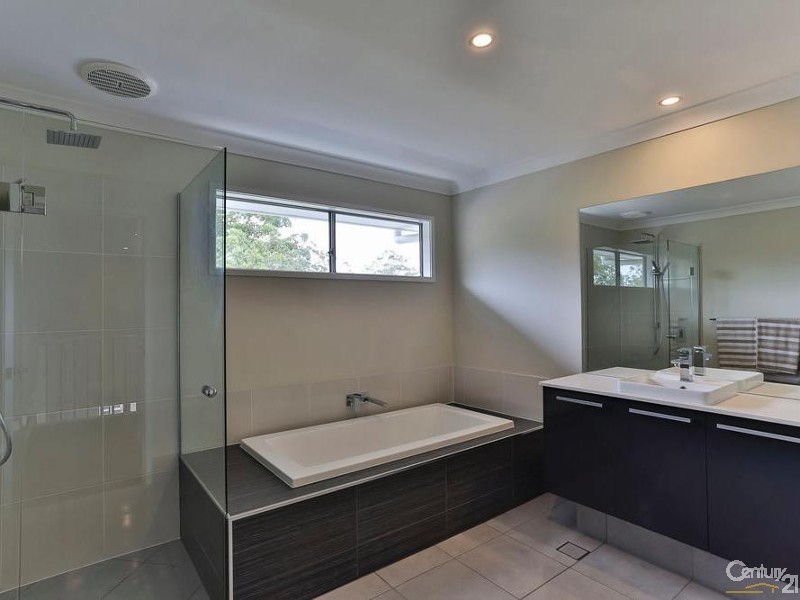 37 Piccadilly Court, Mount Lofty QLD 4350