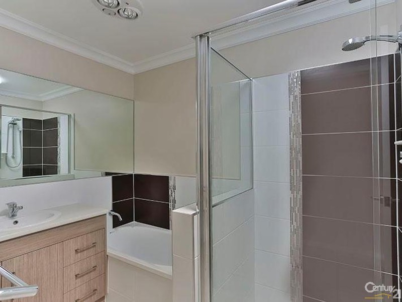 9 Whitley Court, Glenvale QLD 4350