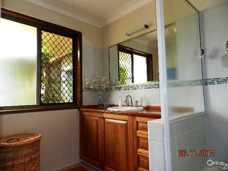 1 Jasmine Court, Centenary Heights QLD 4350