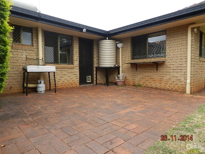 1 Jasmine Court, Centenary Heights QLD 4350