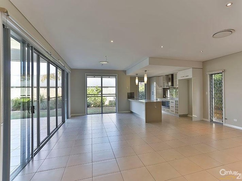 8 McCallum Court, Middle Ridge QLD 4350