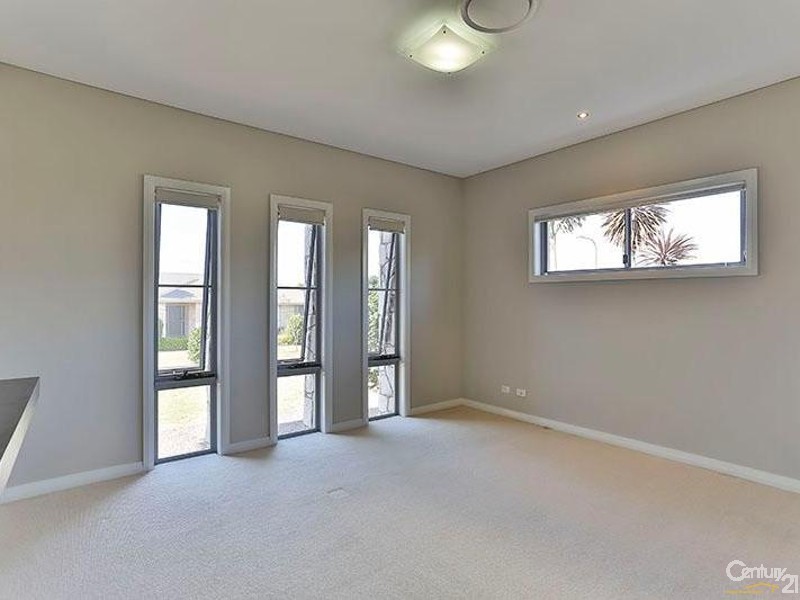 8 McCallum Court, Middle Ridge QLD 4350