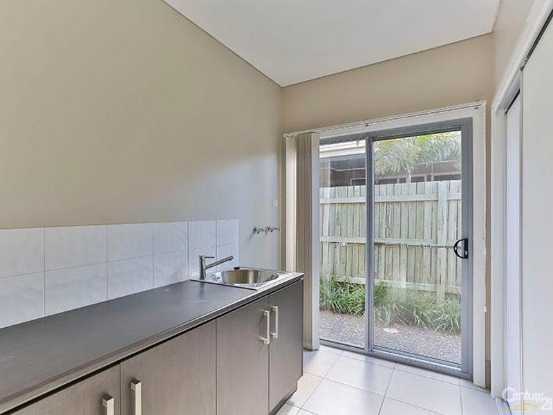 8 McCallum Court, Middle Ridge QLD 4350