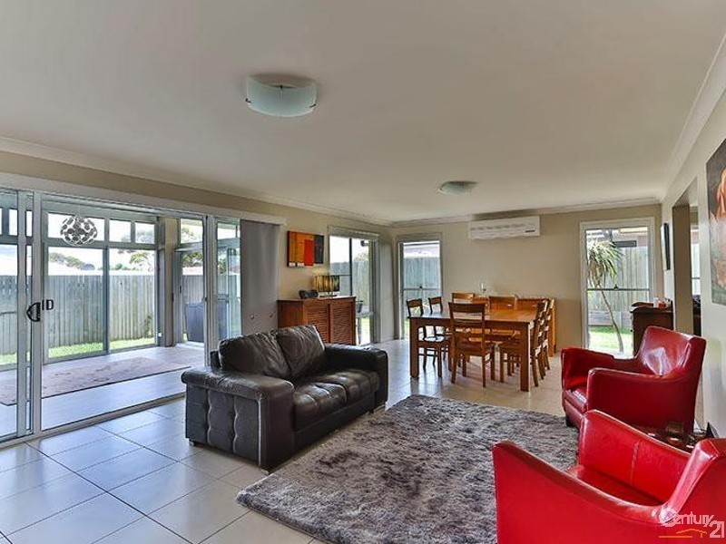 11 McCallum Court, Middle Ridge QLD 4350