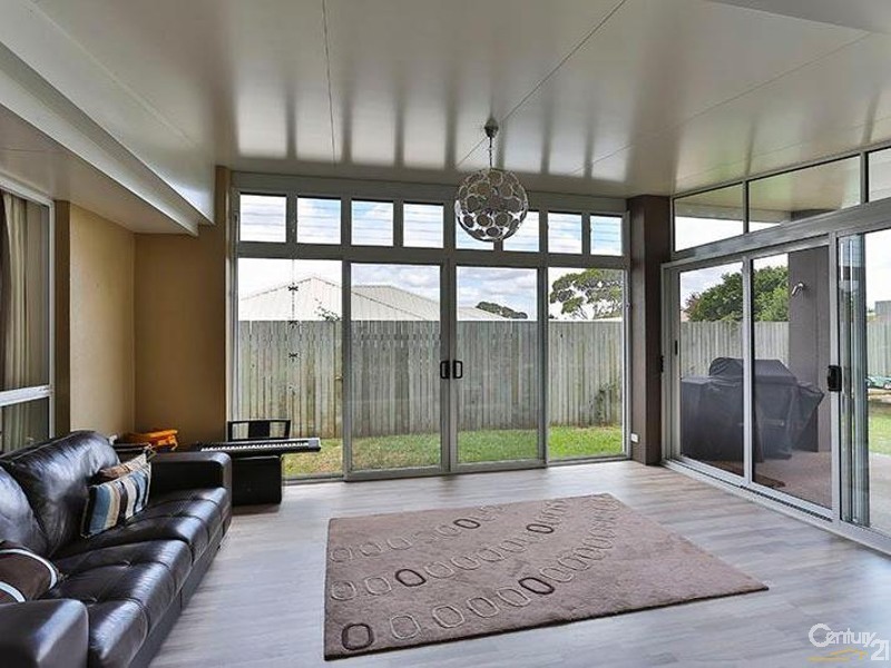 11 McCallum Court, Middle Ridge QLD 4350