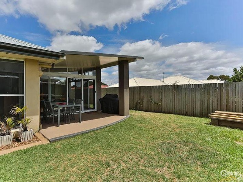 11 McCallum Court, Middle Ridge QLD 4350