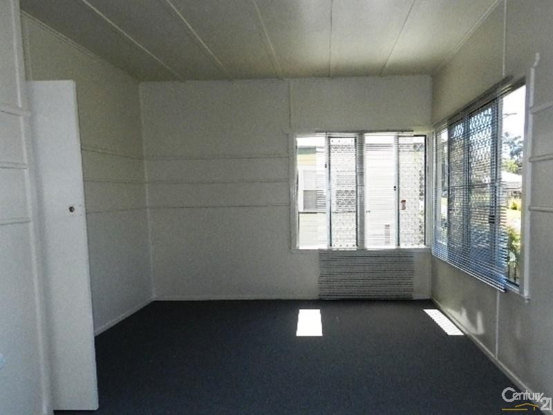 17 Ford Street, Rockville QLD 4350