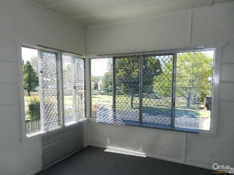 17 Ford Street, Rockville QLD 4350