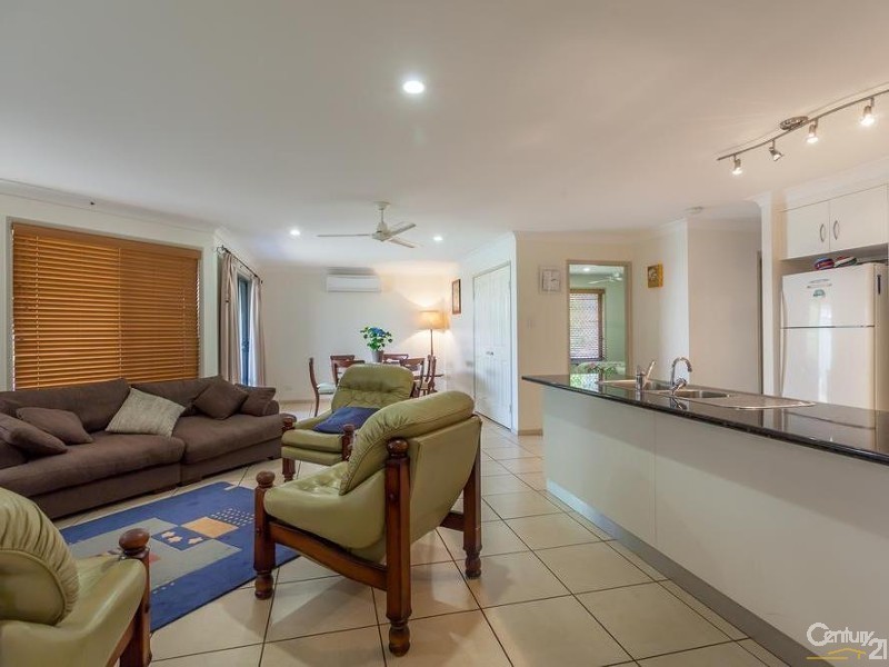 6 Wareena Crescent, Glenvale QLD 4350