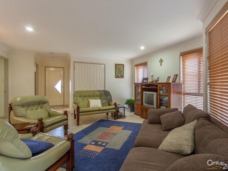6 Wareena Crescent, Glenvale QLD 4350