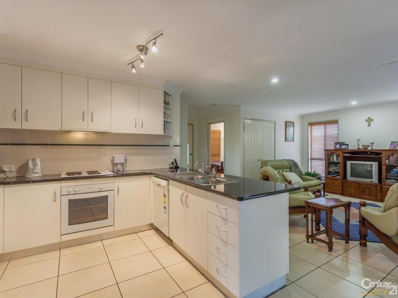 6 Wareena Crescent, Glenvale QLD 4350