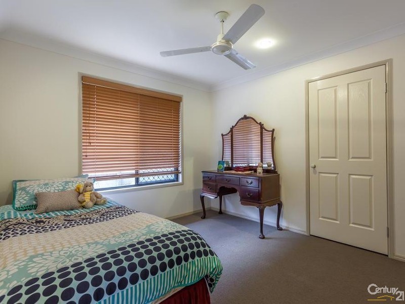 6 Wareena Crescent, Glenvale QLD 4350