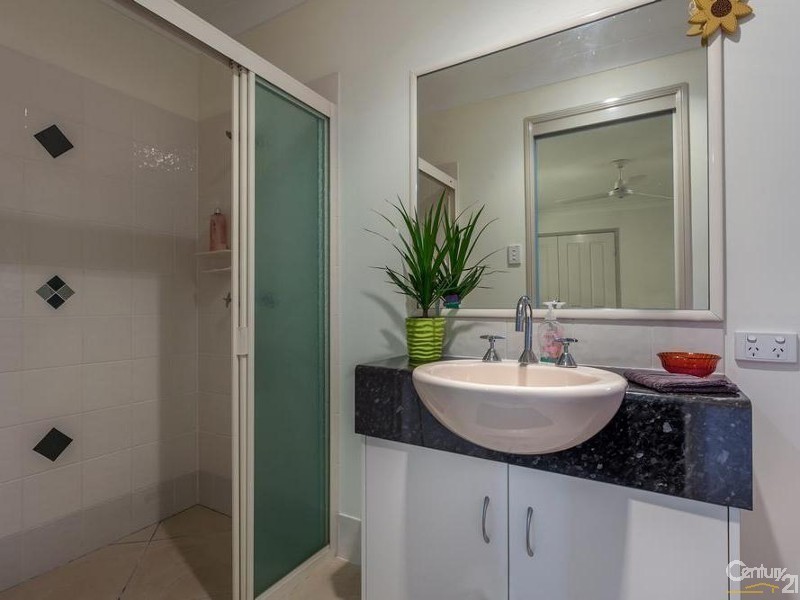 6 Wareena Crescent, Glenvale QLD 4350