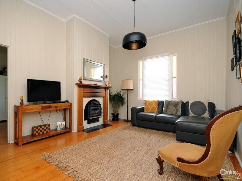 16 Dunmore St, East Toowoomba QLD 4350