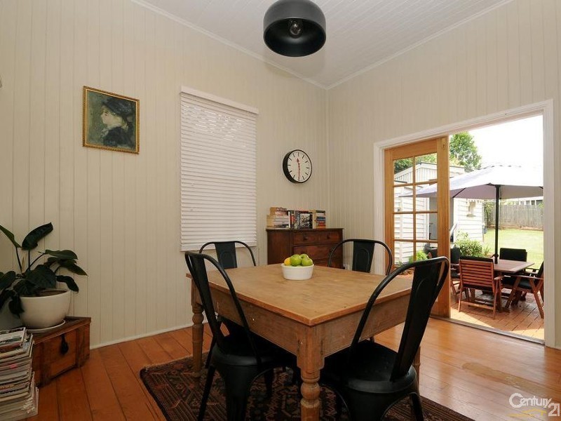 16 Dunmore St, East Toowoomba QLD 4350