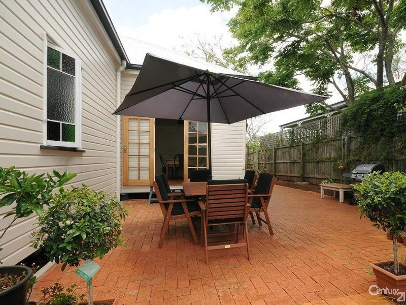 16 Dunmore St, East Toowoomba QLD 4350