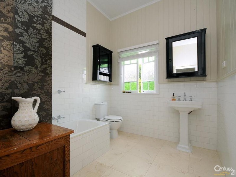 16 Dunmore St, East Toowoomba QLD 4350