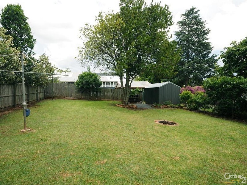 16 Dunmore St, East Toowoomba QLD 4350