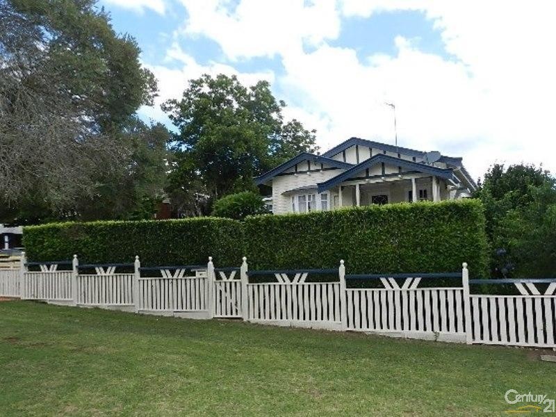 10 Bruce Street, East Toowoomba QLD 4350