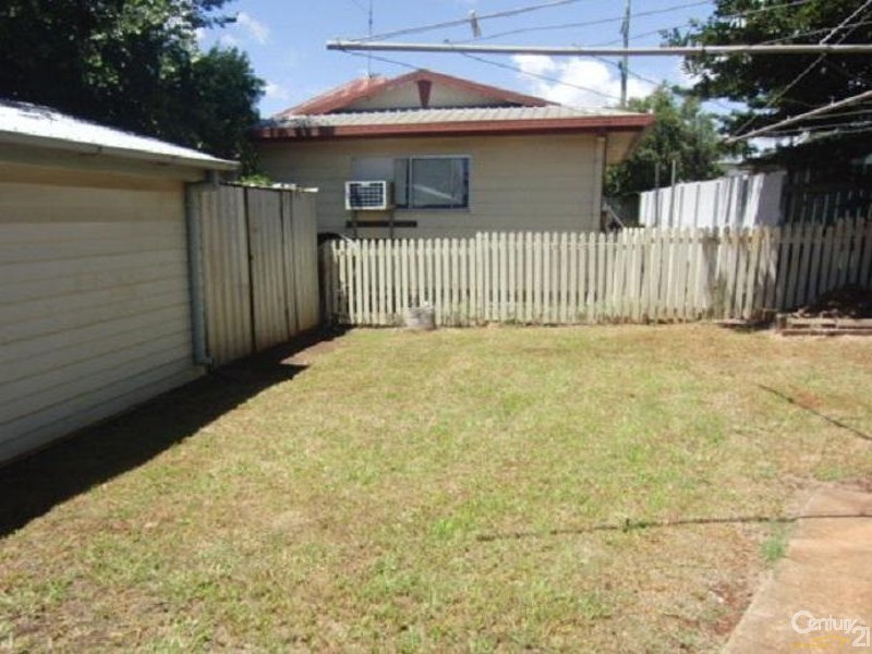 18 Dalgleish Street, South Toowoomba QLD 4350