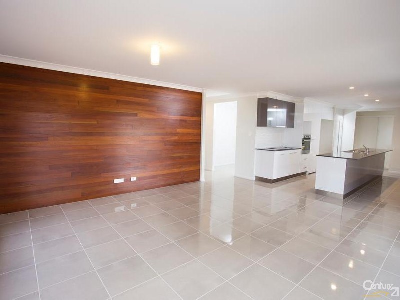 8 Pepperwood Place, Withcott QLD 4352