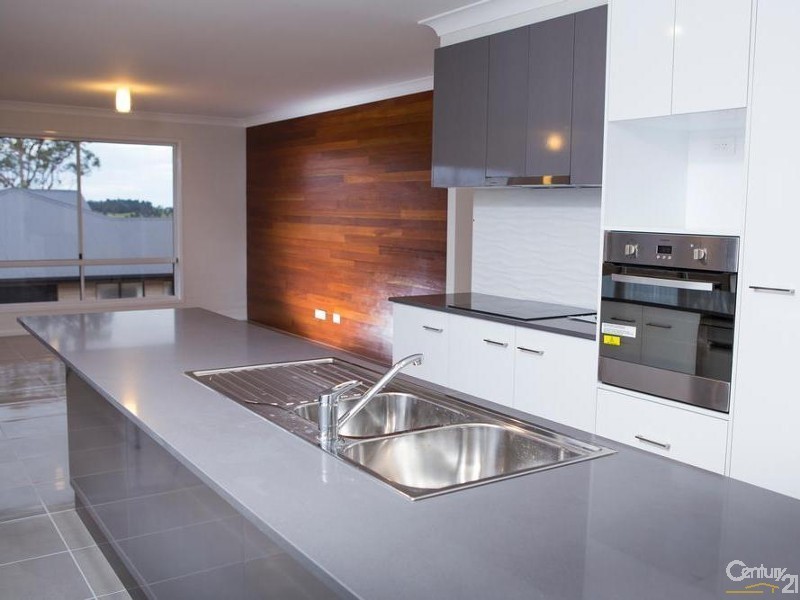 8 Pepperwood Place, Withcott QLD 4352