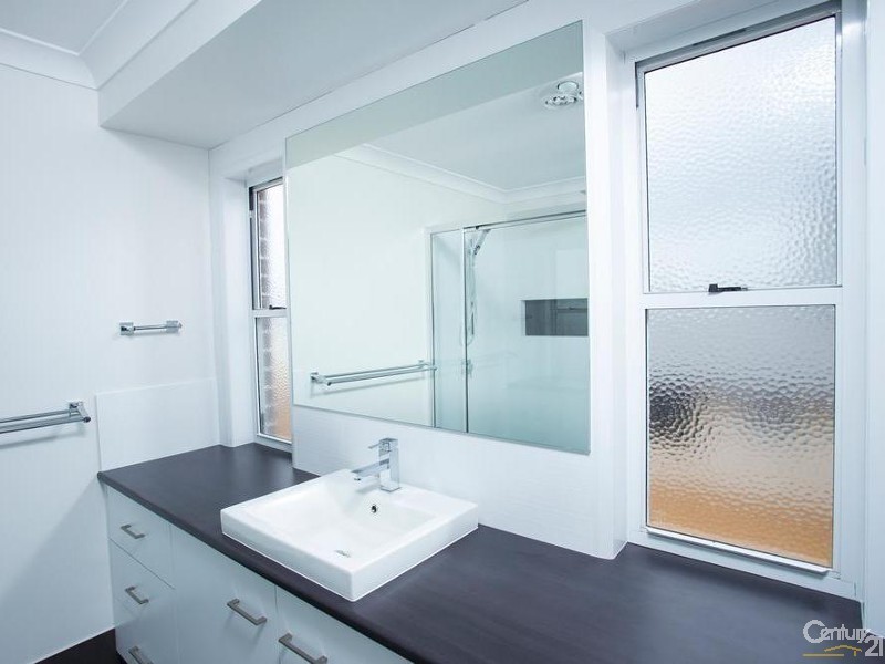 8 Pepperwood Place, Withcott QLD 4352