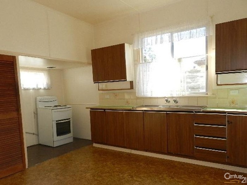 21 Fourth Avenue, Harristown QLD 4350