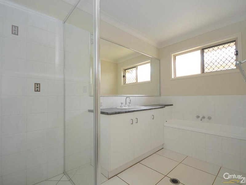 6/11 Gladstone Street, Newtown QLD 4350