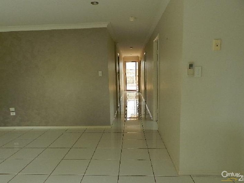 6/11 Gladstone Street, Newtown QLD 4350