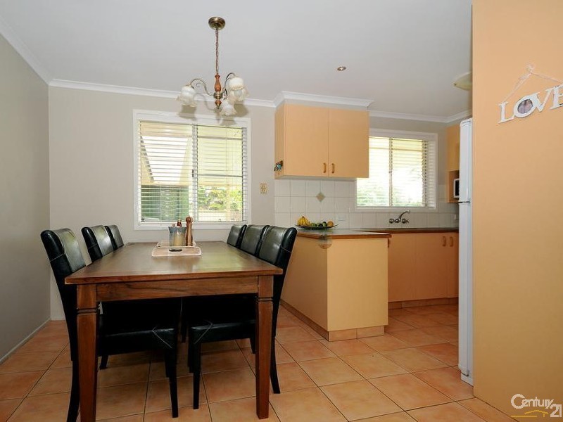 17 Cambridge Street, Harristown QLD 4350