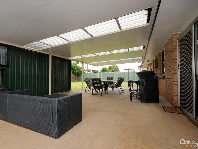 17 Cambridge Street, Harristown QLD 4350