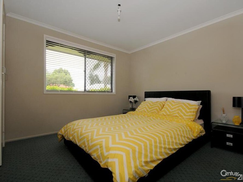 17 Cambridge Street, Harristown QLD 4350