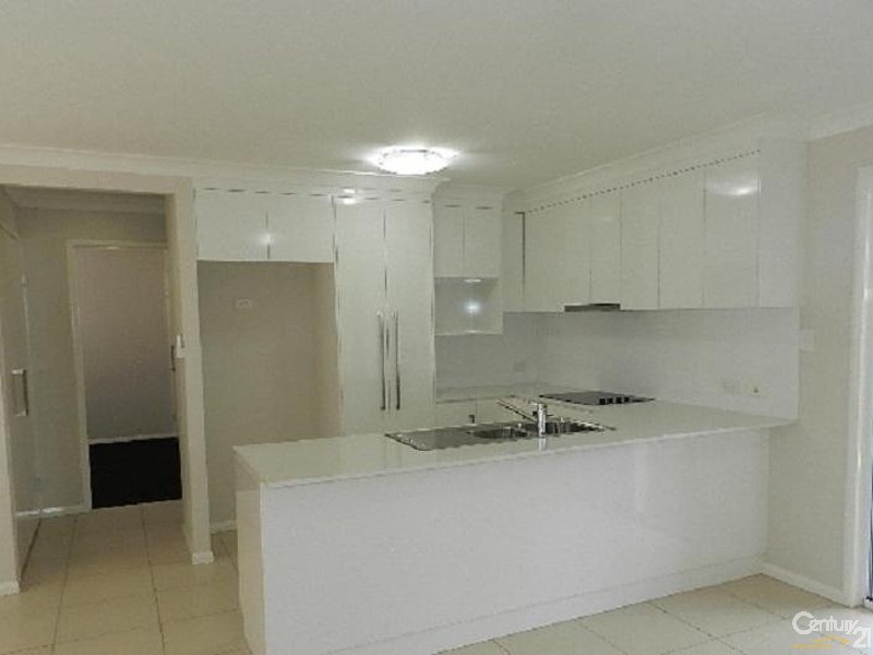 2/57 Holberton Street, Rockville QLD 4350