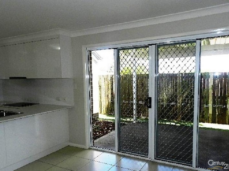 2/57 Holberton Street, Rockville QLD 4350